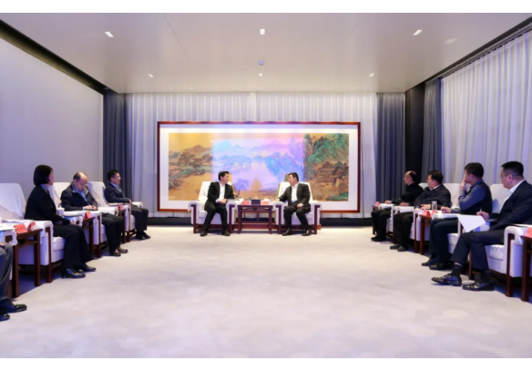 白忠泉董事長與懷柔區委書記、懷柔科學城黨工委書記張強會談